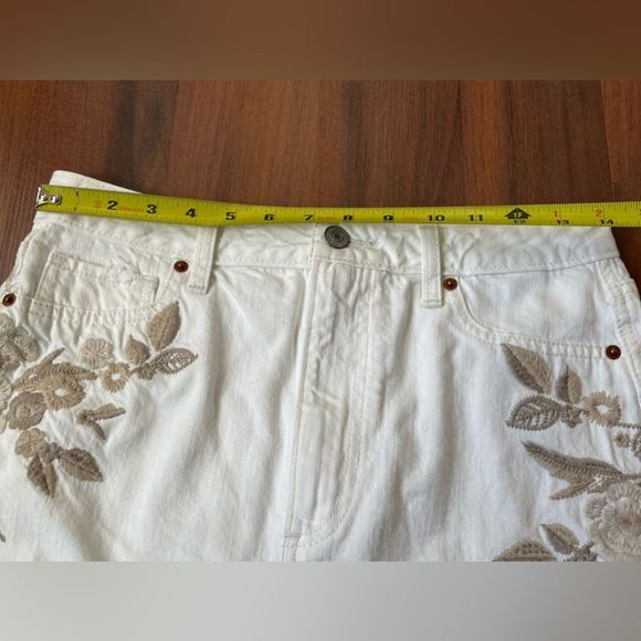 Abercrombie & Fitch White Mini Skirt with Tan Floral Embroidery - Picture 8 of 9
